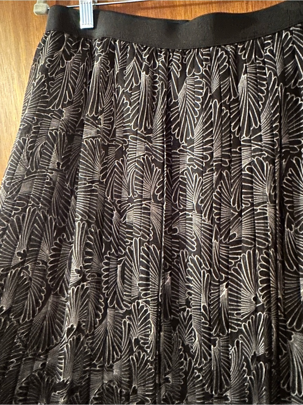 Modcloth Pleated Black Midi Skirt with Cream Mid-century Mod Fan Pattern NWT L